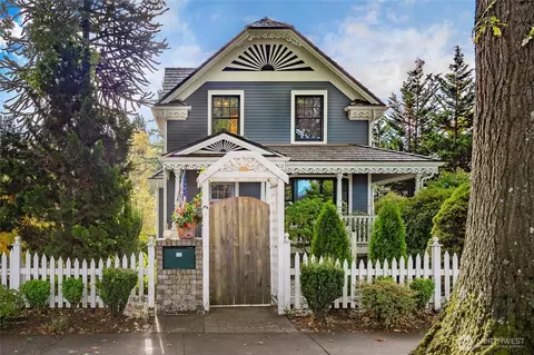 915 Front St, Lynden, WA 98264