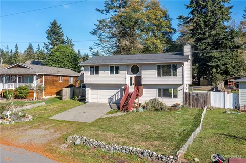 1271 Rickover Dr, Coupeville, WA 98239