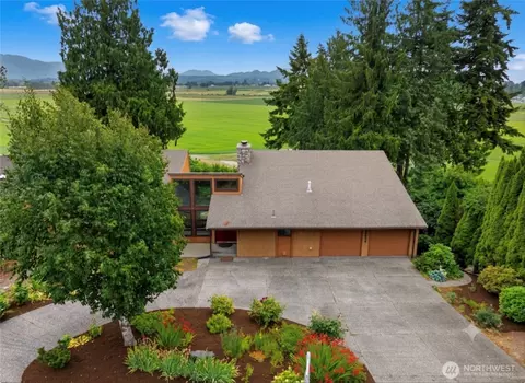 12509 Patricia Ln, Burlington, WA 98233