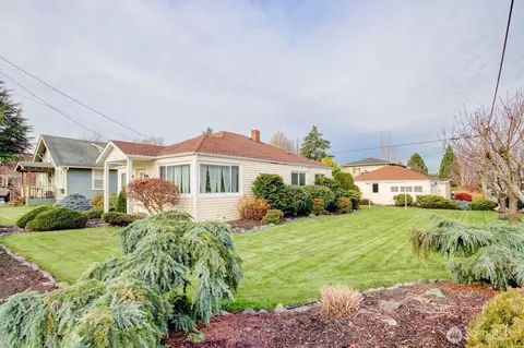 1102 17th St, Anacortes, WA 98221