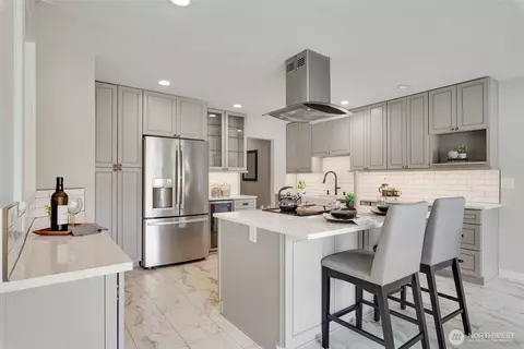 9715 NE Juanita Dr #206B, Kirkland, WA 98034