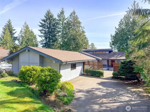 291 Pioneer Dr, Port Ludlow, WA 98365