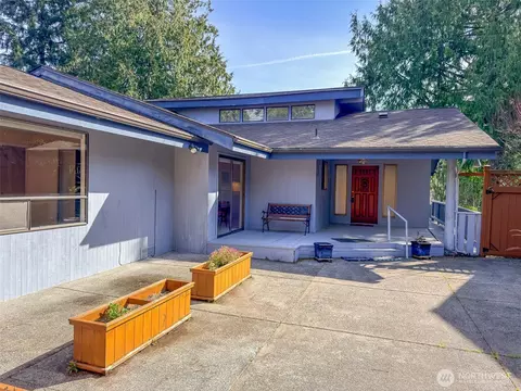 291 Pioneer Dr, Port Ludlow, WA 98365