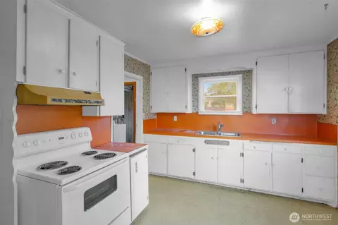 Kitchen - 6926 E Cady Rd, Everett, WA 98203 photo 1 of 2