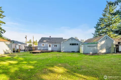 Exterior - 6926 E Cady Rd, Everett, WA 98203 photo 4 of 6