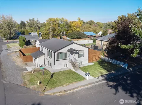 103 SE Mountain View Dr, College Place, WA 99324