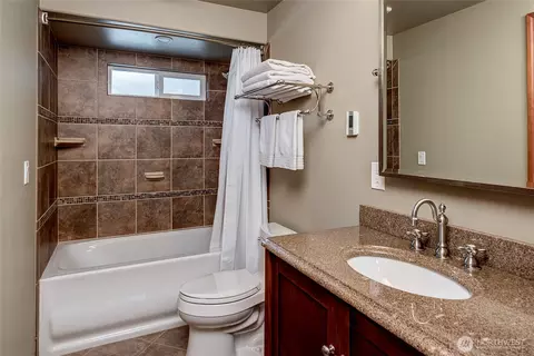 Bath - 3403 97th Pl SE, Everett, WA 98208 photo 3 of 3