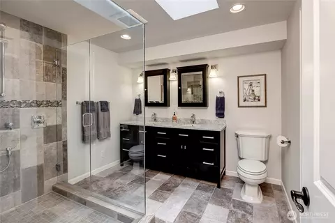 Bath - 3403 97th Pl SE, Everett, WA 98208 photo 2 of 3