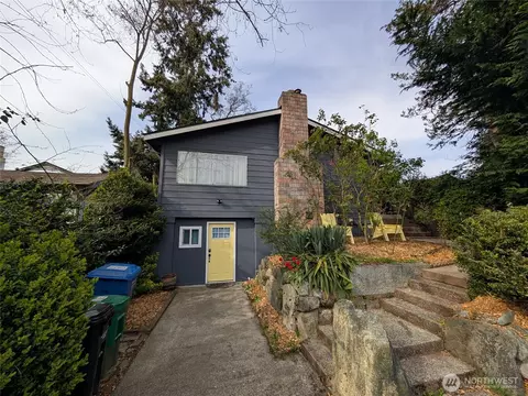 936 N 101 St, Seattle, WA 98133
