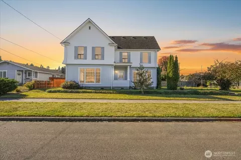 1212 3rd St, Cosmopolis, WA 98537