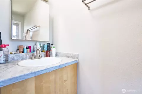 Bath - 812 N 42nd St #301, Seattle, WA 98103 photo 1 of 2