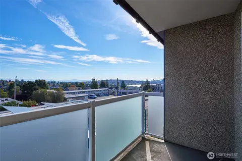812 N 42nd St #301, Seattle, WA 98103