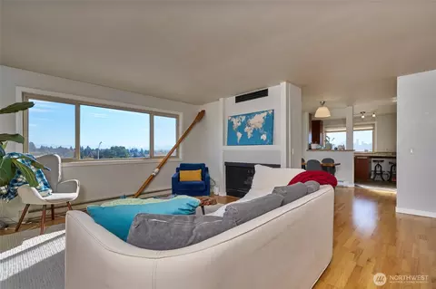 Living - 812 N 42nd St #301, Seattle, WA 98103 photo 1 of 5