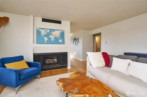 Living - 812 N 42nd St #301, Seattle, WA 98103 photo 5 of 5