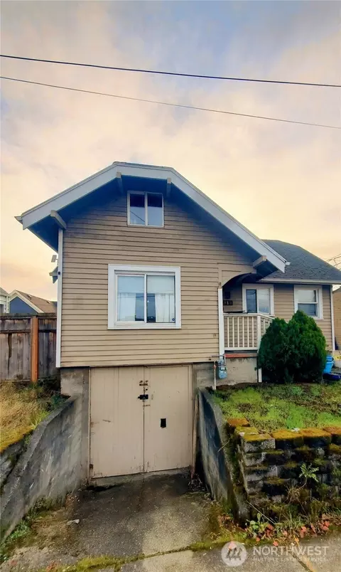 812 E 38th St, Tacoma, WA 98404