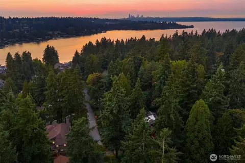 10605 SE 30th St, Bellevue, WA 98004