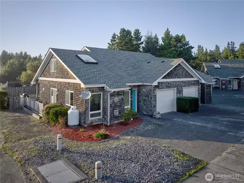 154 28th St NW, Long Beach, WA 98631