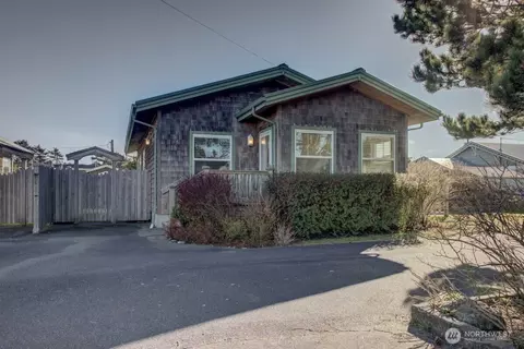 45 Central Ave, Pacific Beach, WA 98571