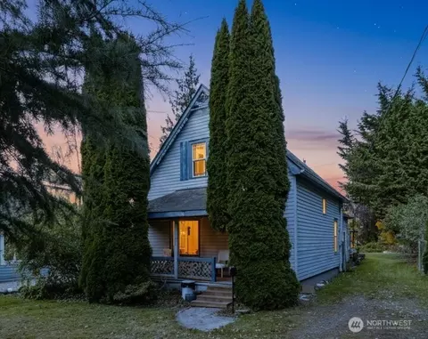 803 W Hazel St, Mount Vernon, WA 98273