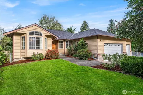 21103 16th St E, Lake Tapps, WA 98391