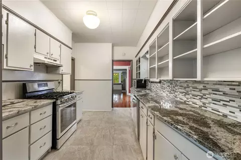 Kitchen - 1628 Mcdougall Ave, Everett, WA 98201 photo 4 of 5