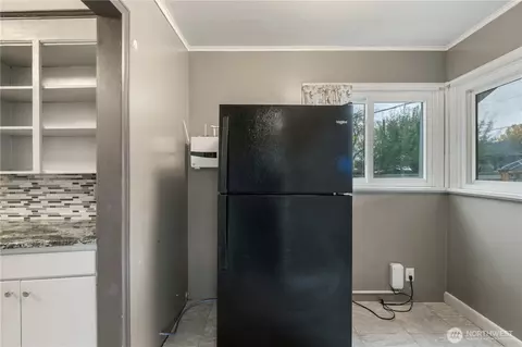 Kitchen - 1628 Mcdougall Ave, Everett, WA 98201 photo 5 of 5