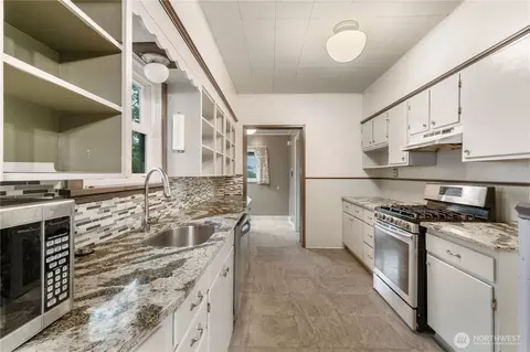 Kitchen - 1628 Mcdougall Ave, Everett, WA 98201 photo 2 of 5