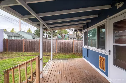 Exterior - 1628 Mcdougall Ave, Everett, WA 98201 photo 5 of 9