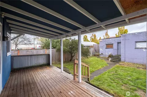 Exterior - 1628 Mcdougall Ave, Everett, WA 98201 photo 6 of 9