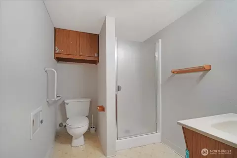 Bath - 283 Sargent Rd, Winlock, WA 98596 photo 3 of 4