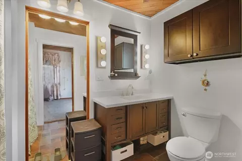 Bath - 283 Sargent Rd, Winlock, WA 98596 photo 1 of 4