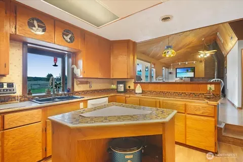 Kitchen - 283 Sargent Rd, Winlock, WA 98596 photo 3 of 3
