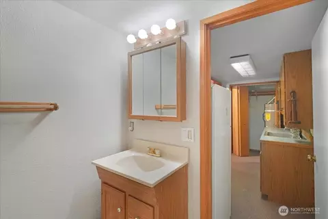 Bath - 283 Sargent Rd, Winlock, WA 98596 photo 4 of 4