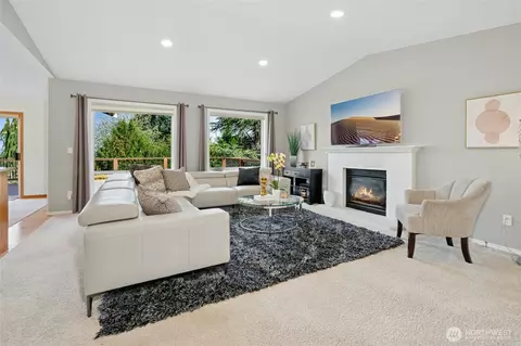 Living - 2408 Viewcrest Ave, Everett, WA 98203 photo 4 of 5