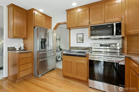 Kitchen - 2408 Viewcrest Ave, Everett, WA 98203 photo 4 of 5