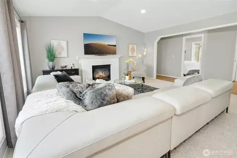 Living - 2408 Viewcrest Ave, Everett, WA 98203 photo 5 of 5