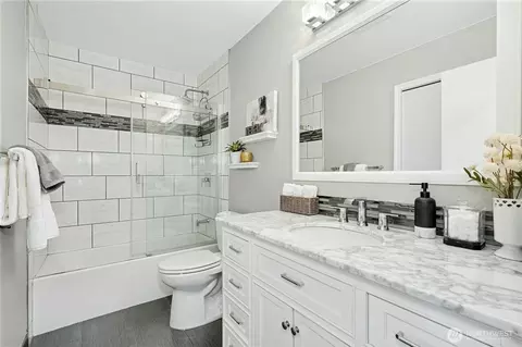 Bath - 2408 Viewcrest Ave, Everett, WA 98203 photo 6 of 6