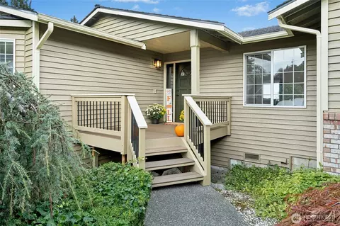 Exterior - 2408 Viewcrest Ave, Everett, WA 98203 photo 3 of 8