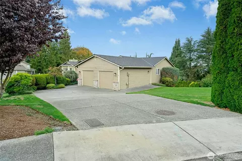 Exterior - 2408 Viewcrest Ave, Everett, WA 98203 photo 2 of 8