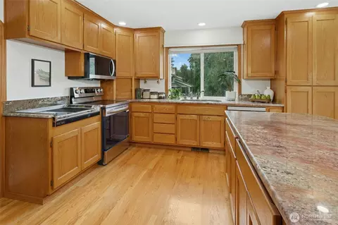 Kitchen - 2408 Viewcrest Ave, Everett, WA 98203 photo 2 of 5