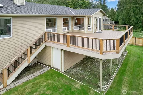 Exterior - 2408 Viewcrest Ave, Everett, WA 98203 photo 5 of 8