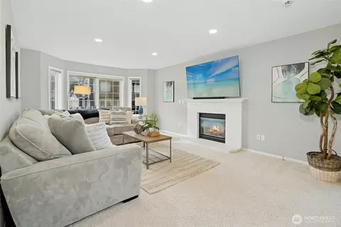 Living - 2408 Viewcrest Ave, Everett, WA 98203 photo 1 of 5