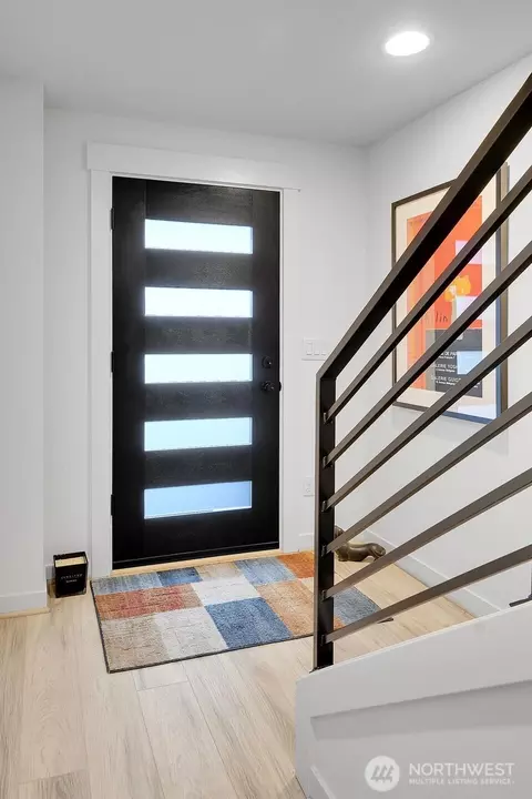 Entry Way - 302 6th Ave S, Edmonds, WA 98020 photo 1 of 2