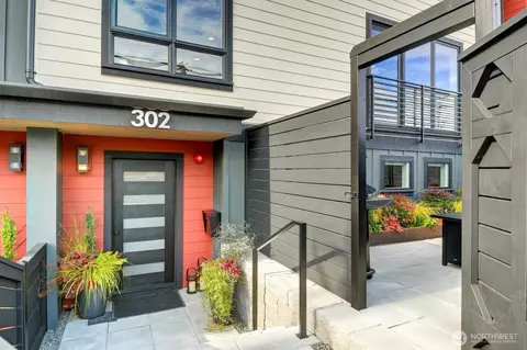 Exterior - 302 6th Ave S, Edmonds, WA 98020 photo 4 of 5