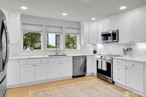 Kitchen - 302 6th Ave S, Edmonds, WA 98020 photo 1 of 2