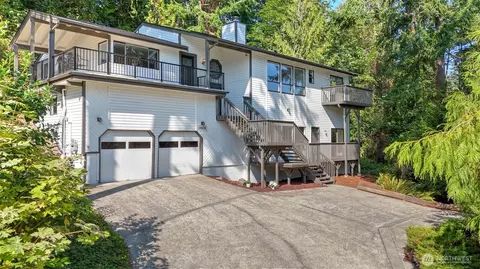 17606 NE 27th St, Redmond, WA 98052