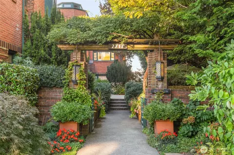 2717 Franklin Ave E #304, Seattle, WA 98102
