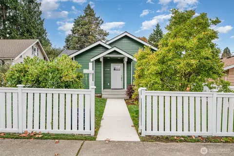 1708 Walnut St, Everett, WA 98201
