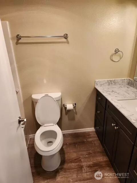 Bath - 12303 Alexander Rd, Everett, WA 98204 photo 2 of 3