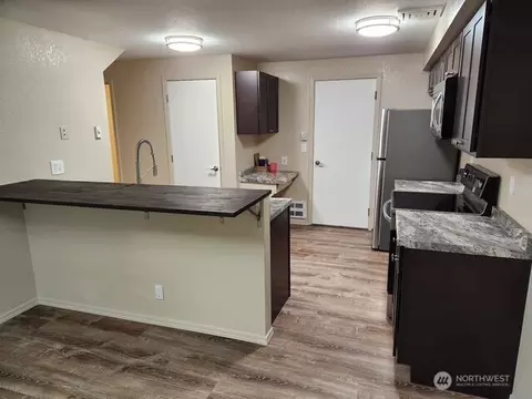 Kitchen - 12303 Alexander Rd, Everett, WA 98204 photo 5 of 5